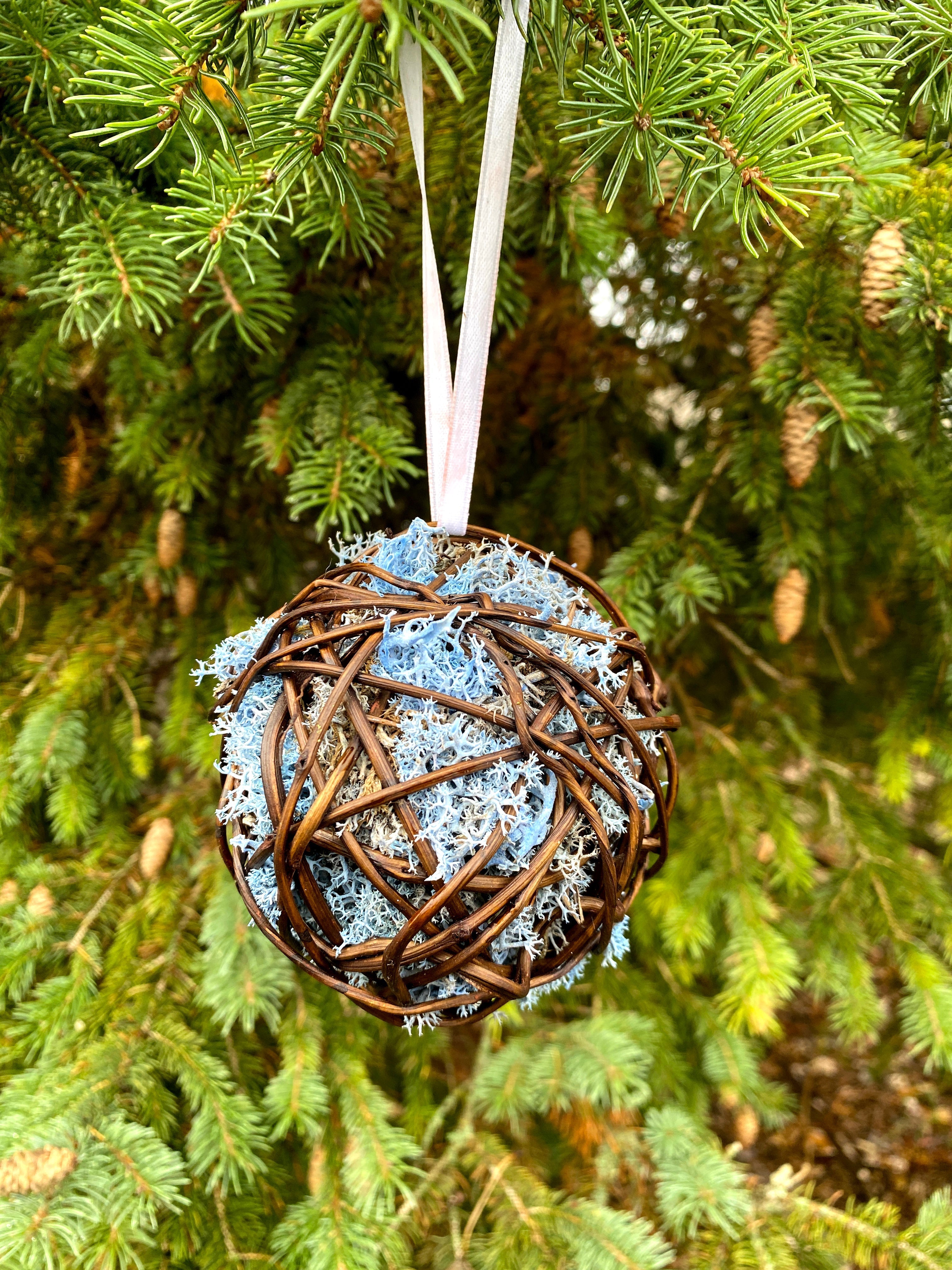 Natural Moss Ornaments (6 pack)